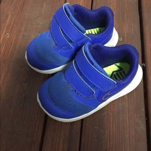 Nike Velcro Sneakers